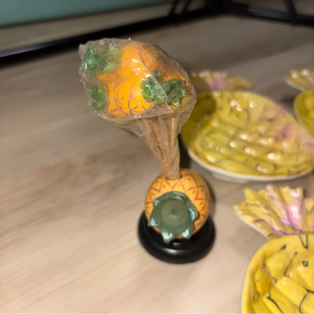 Tropical Pineapple Platter Set of 6 with Pineapple Stand